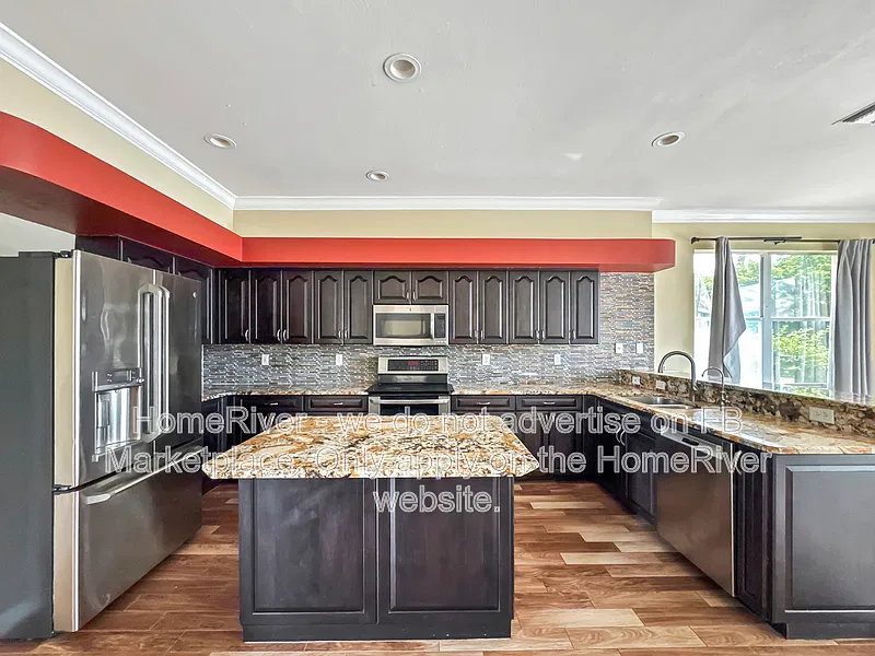 5 bed, 3.0 bath, 3358 sqft, $3,200 — Photo 2
