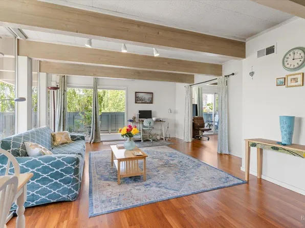 290 Via Casitas APT 201, Kentfield, CA 94904