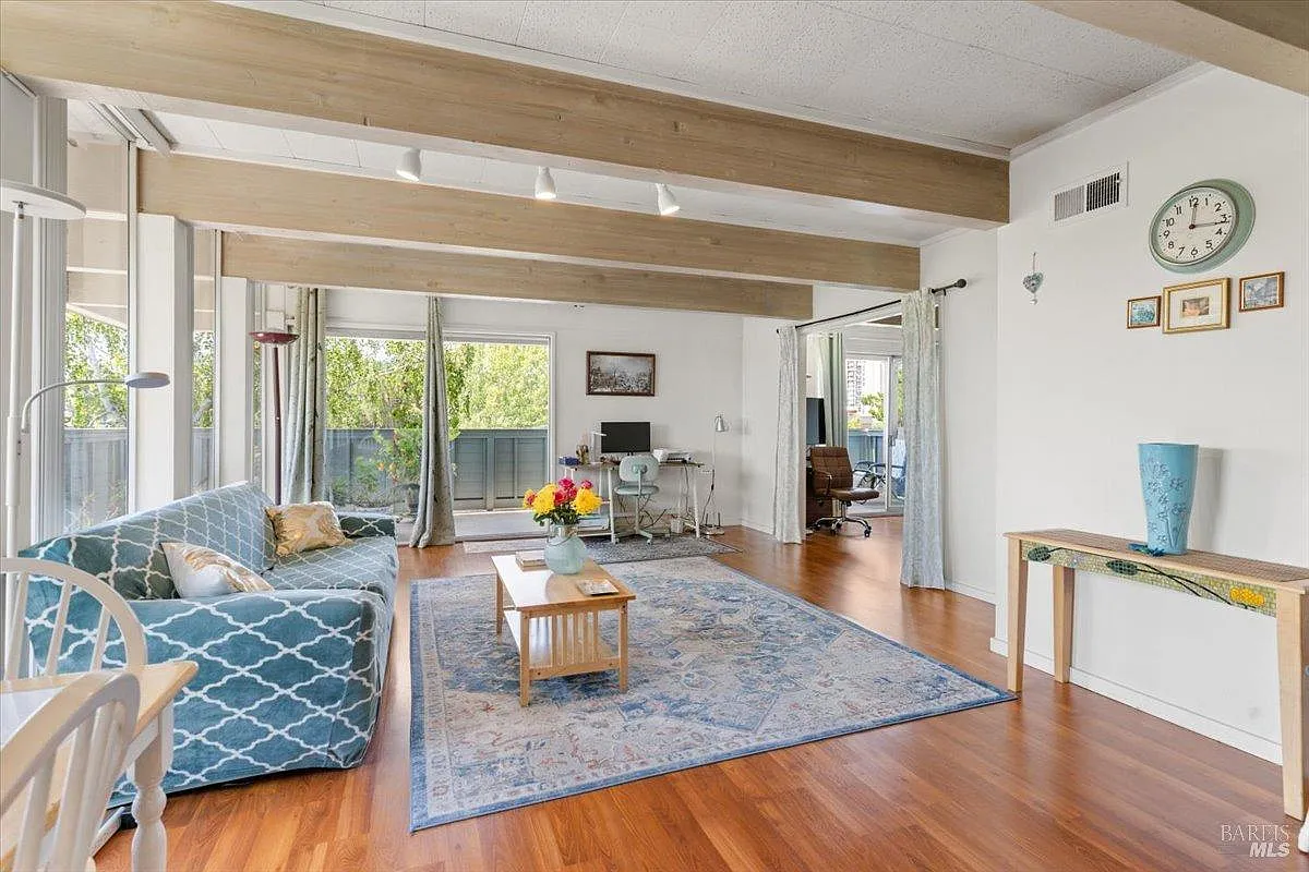 290 Via Casitas APT 201 photo 1