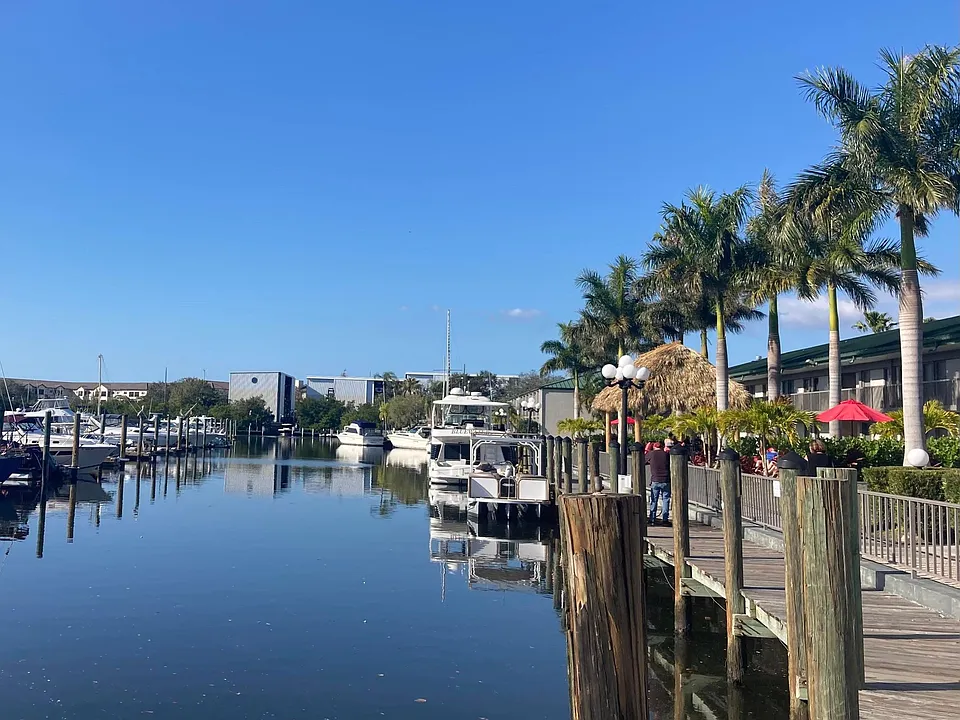 7150 N Tamiami Trl #236