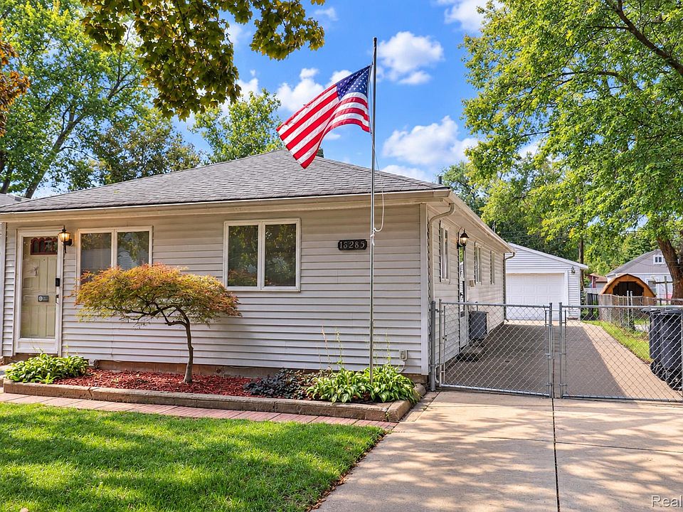 18285 Deering St, photo 2