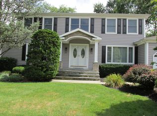 4 Bingham Dr, Marlboro, NJ 07746