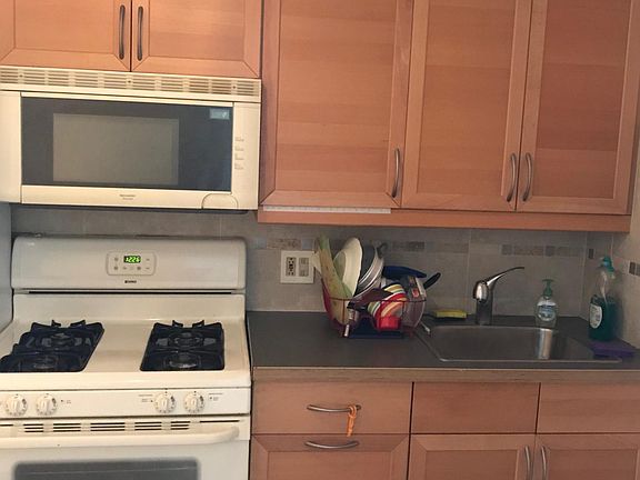 5th image of 604-36 S Washington Sq #1806