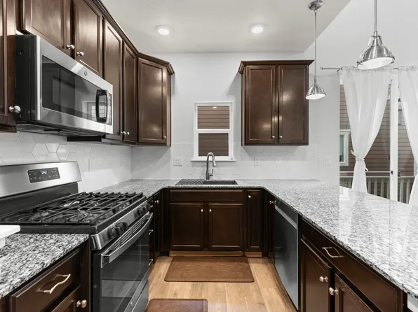 2882 S Fox Ct, Englewood, CO 80110