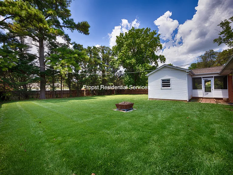 823 Stanhope Dr NE — Photo 27