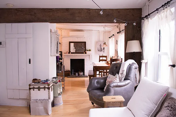 Rented by Ozymandius Realty | media 7