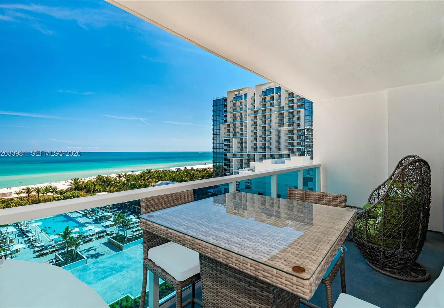 Roney Palace Condo — Photo 1