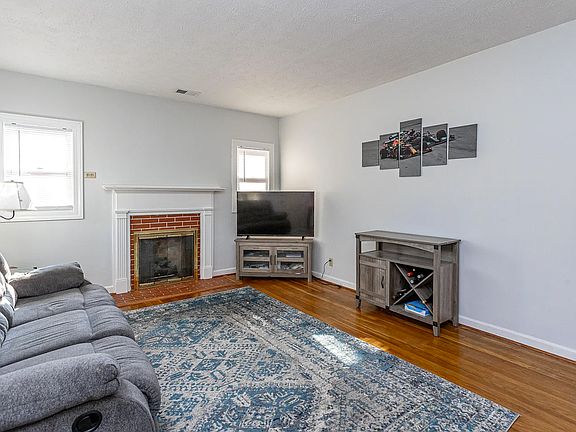 4th image of 204 Norwood Dr