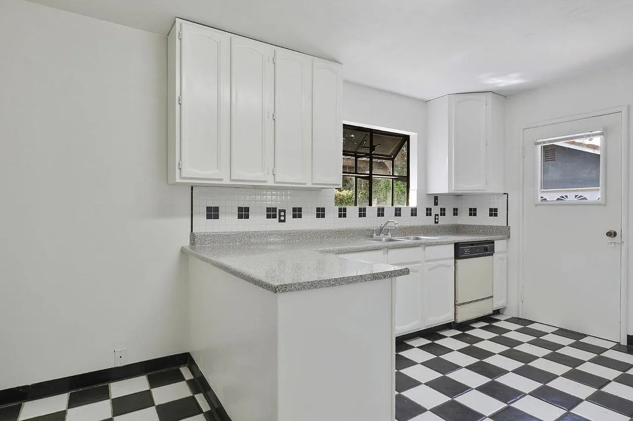 641 Central Ave — Photo 4