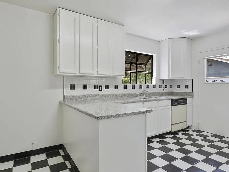 641 Central Ave — Photo 4