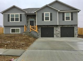 1013 Rockville Ter, Louisburg, KS 66053
