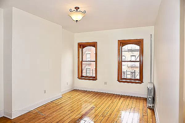 1st image of 116 E 7th St APT 10