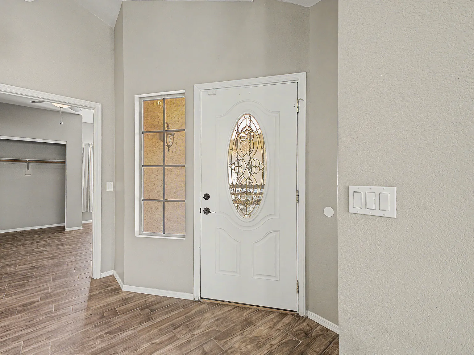 3 bed, 2.5 bath, 1390 sqft, $2,200 — Photo 3
