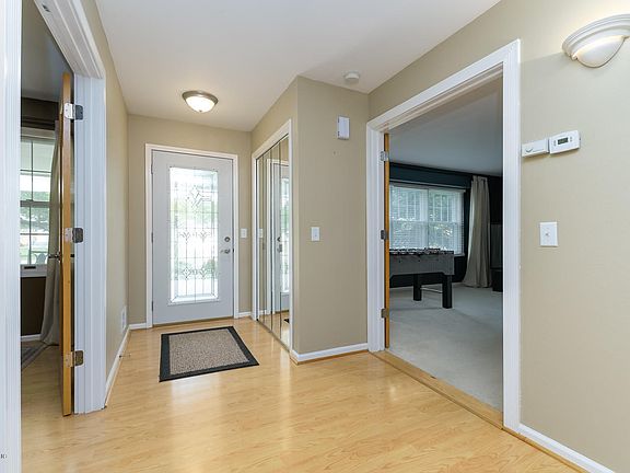 3rd image of 9533 Oakview Dr