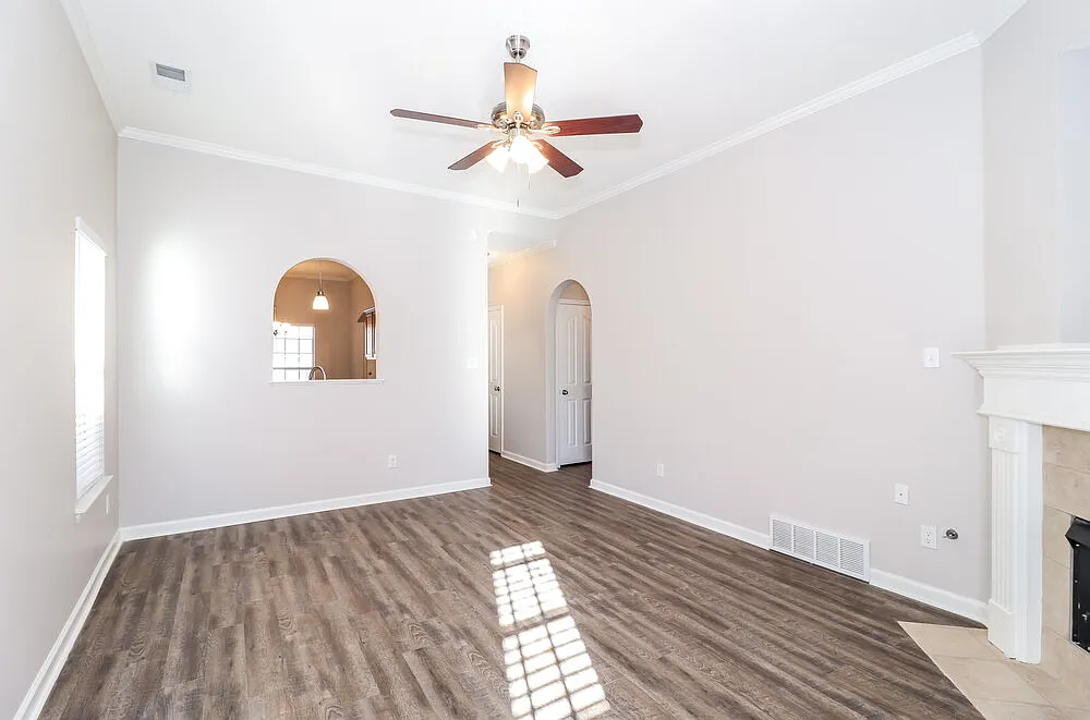 3 bed, 2.0 bath, 1473 sqft, $1,890 — Photo 4