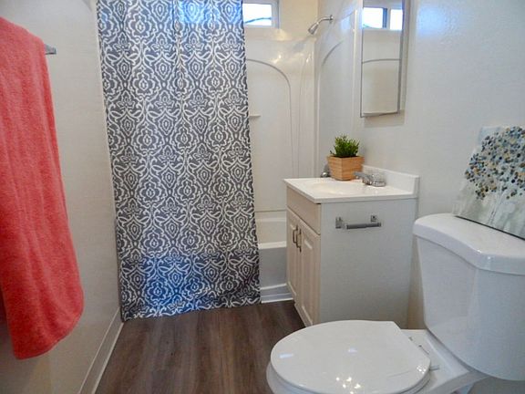 4th image of 5840-5860 Albemarle St #5840-05