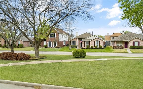 3rd image of 2117 Carnation Ct