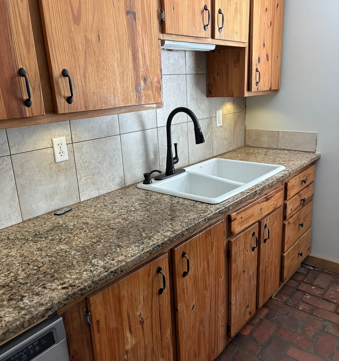 3 bed, 1600 sqft, $1,825 — Photo 4