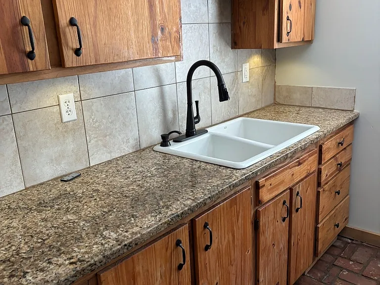 New kitchen hardware and faucet with dishwasher
