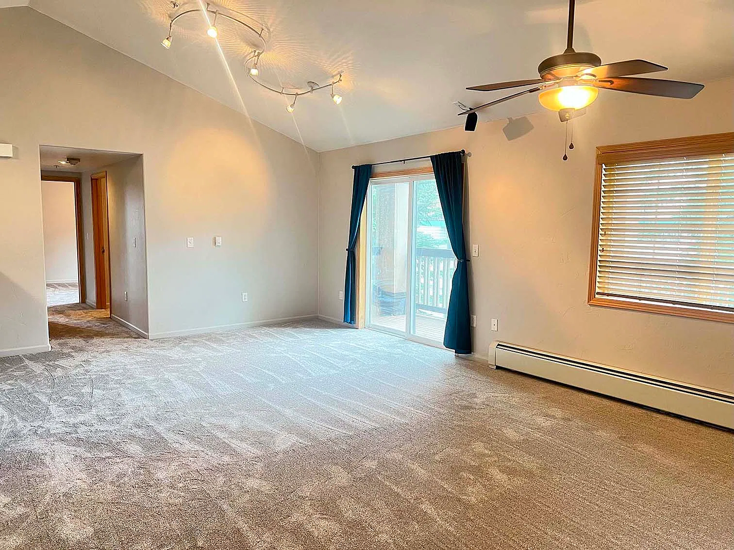 2 bed, 1060 sqft, $3,400 — Photo 3
