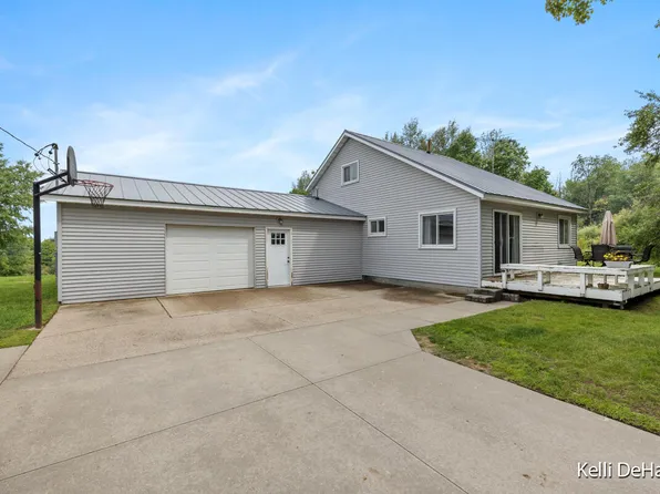 9185 Fifteen Mile Rd, Paris, MI 49338