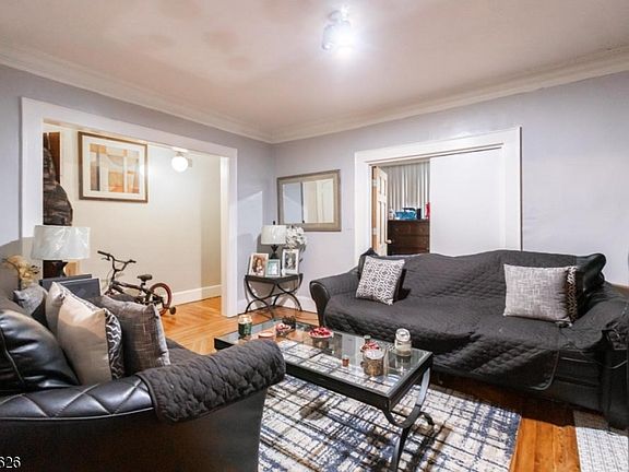 5th image of 155 Brookwood St