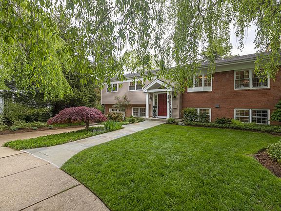Quiet cul-de-sac location, beautifully landscaped grounds
