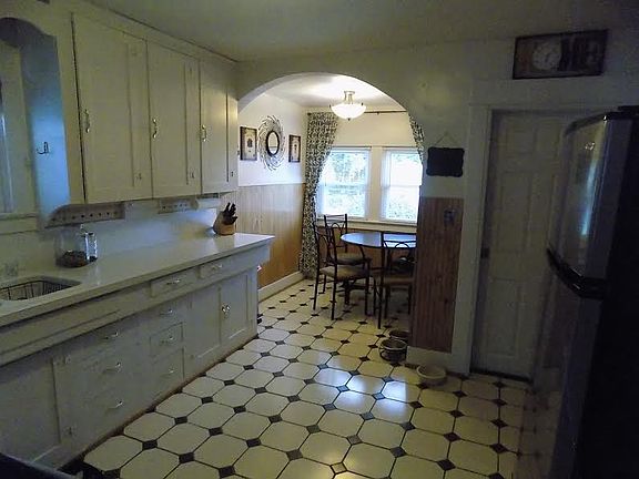 2nd image of 435 E 3rd St