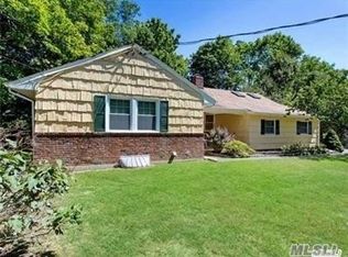 51 Quaker Path, Setauket, NY 11733