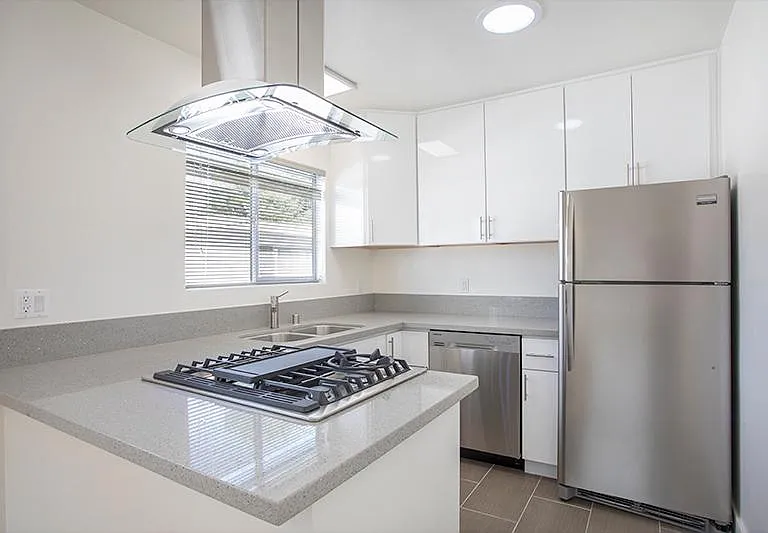 377 W Lexington Dr #8 — Photo 1