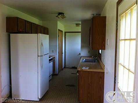 2nd image of 5937 E Fremont Rd
