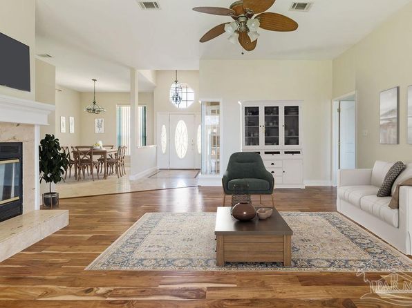 421 Emerald Pointe Dr, Mary Esther, FL 32569