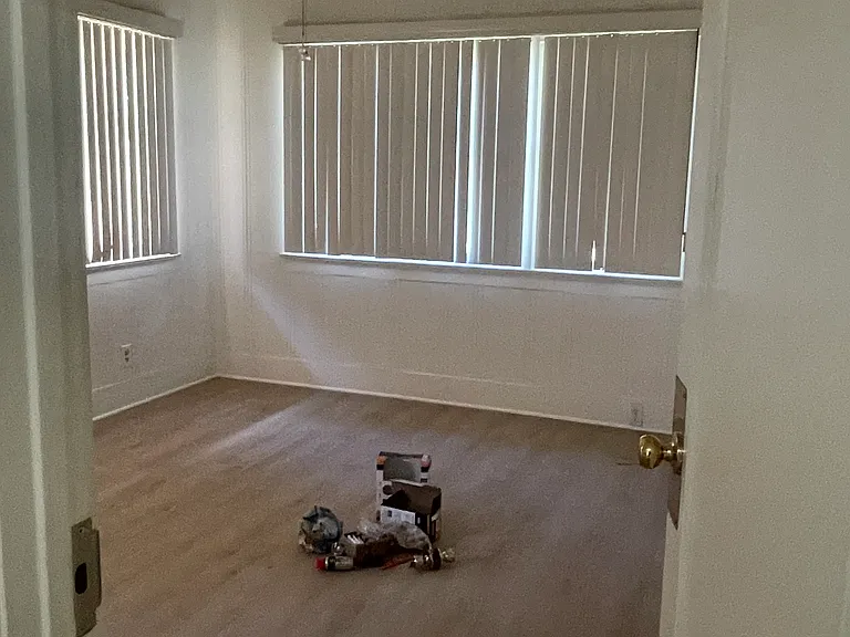 208 S Spruce St — Photo 13