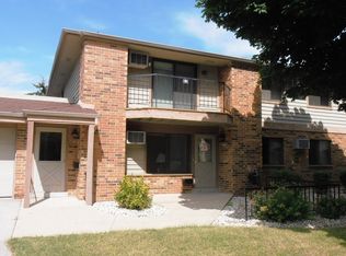 4457 S Greenridge Cir #4457, Greenfield, WI 53220
