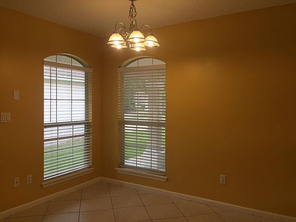 5th image of 2104 W Lymington Way