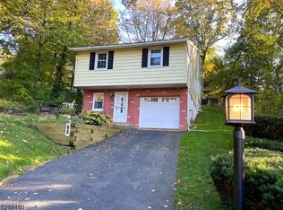 11 Springbrook Ter, Lake Hopatcong, NJ 07849