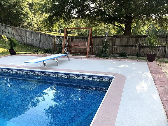 4th image of 559 Oak Lake Dr