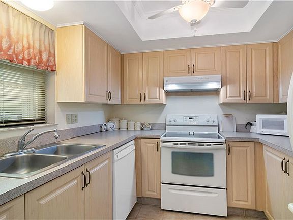 5th image of 301 SW South River Dr APT 107