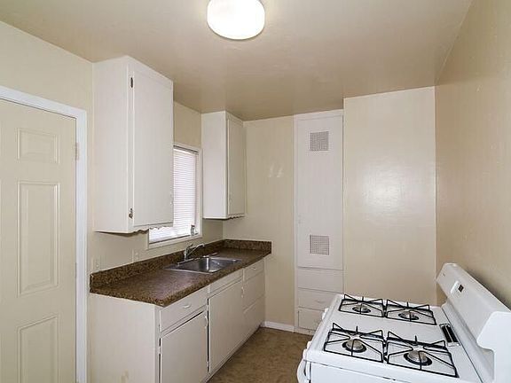 3rd image of 1839 Elm St #4