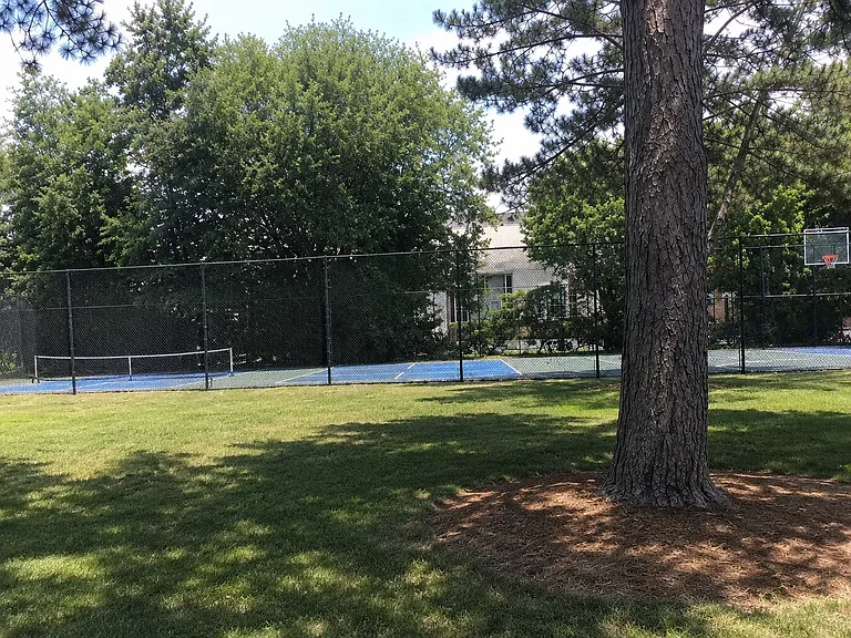 19 Towne Square Dr — Photo 16