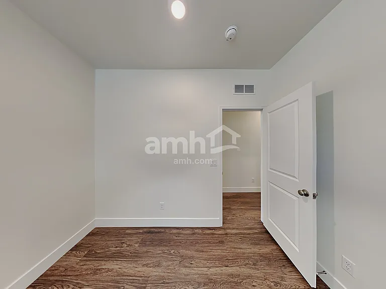21411 S 231st St — Photo 17