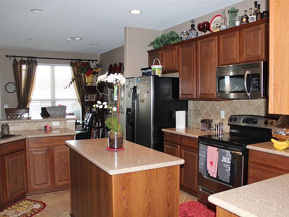 3rd image of 301 Fairway Dr