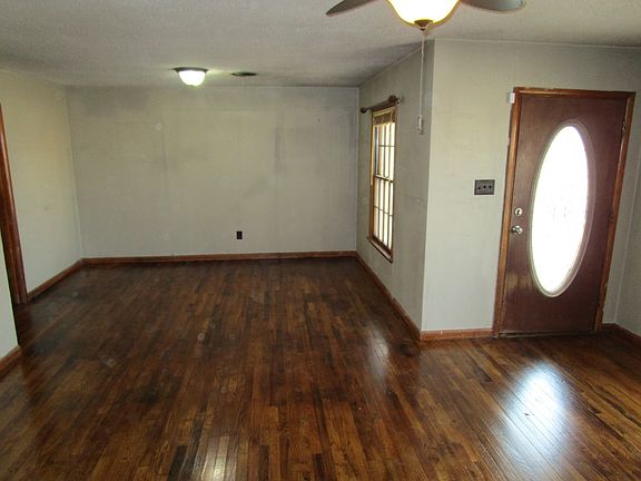 5th image of 704 E Vanderbilt St