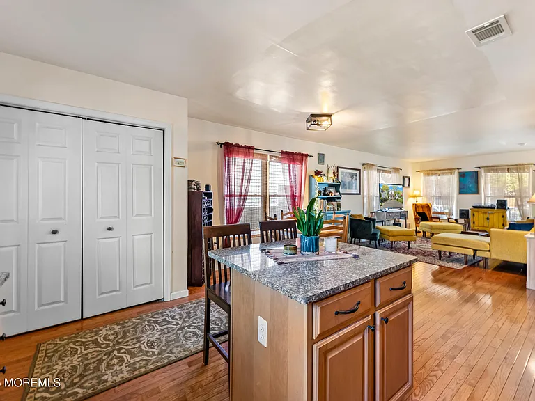 105 Wayside Dr — Photo 13
