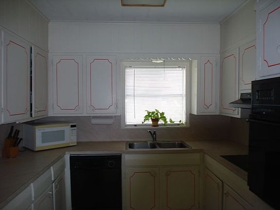3rd image of 929 Wilson St