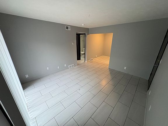4th image of 1527 S 20th St #23