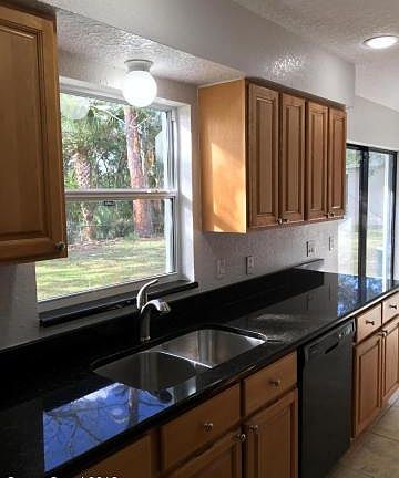 3rd image of 1279 Estridge Dr