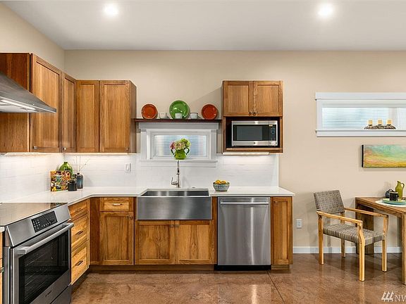 5th image of 806 Selah Vista Way