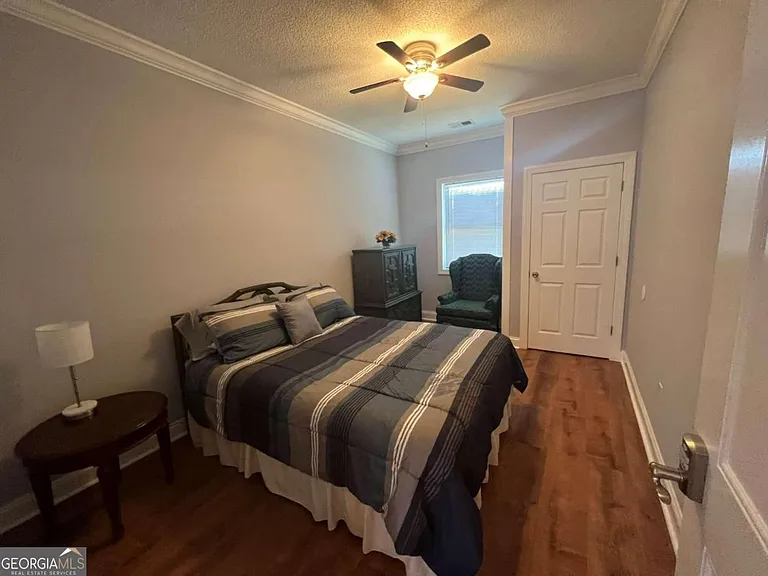 285 Savannah Ave — Photo 6