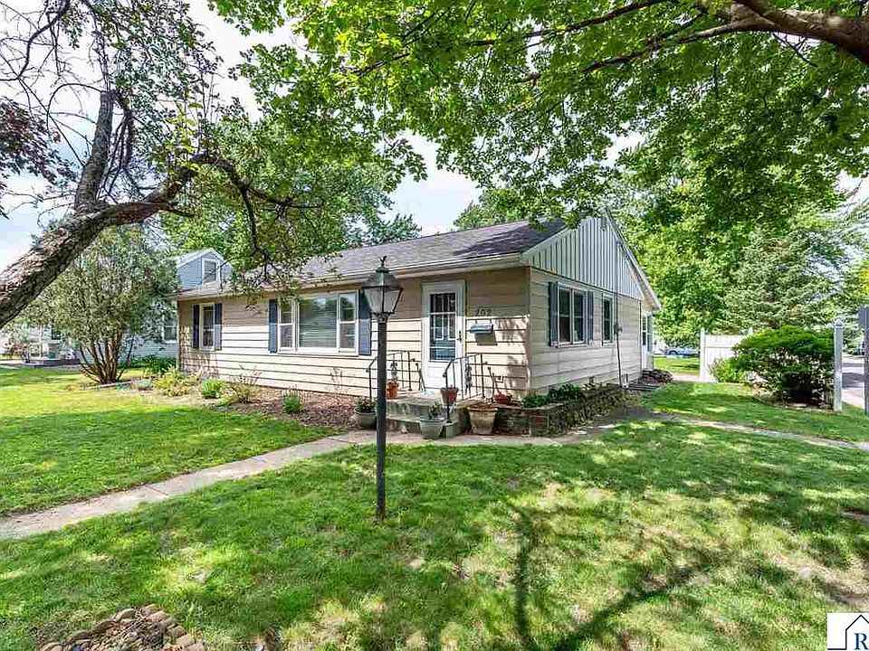 1st image of 202 Ellis Ave